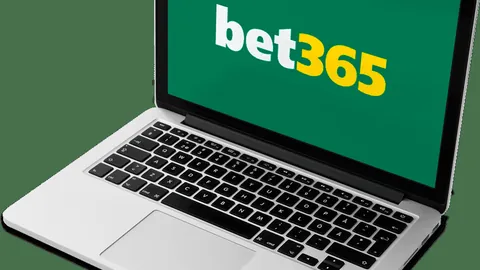 “海港队亚冠生死战在即，却遭遇双面夹击：坏消息频传，客场赢球悬念重重！柔佛新山之战能否逆袭？”